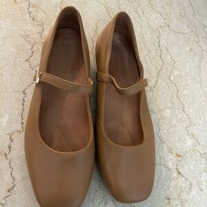 Vionic Women's Brown Mary Jane Flats